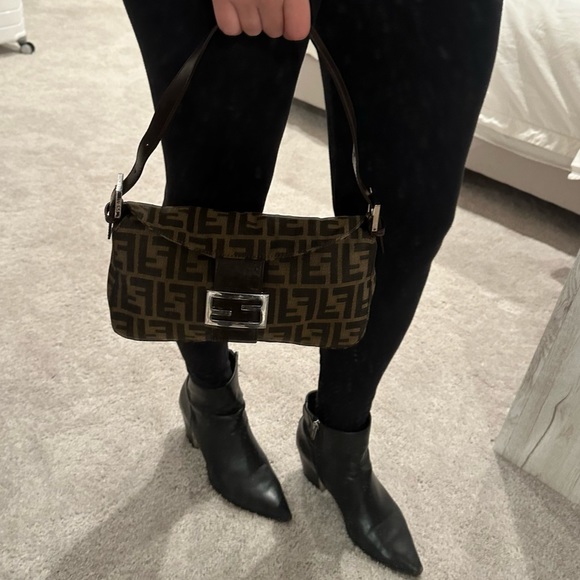 ✨SOLD ✨ FENDI Zucca Baguette Shoulder fold over Bag - Picture 13 of 13